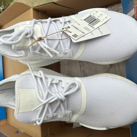 Men’s adidas NMD R1 Primeblue Shoes - Picture 2 of 5